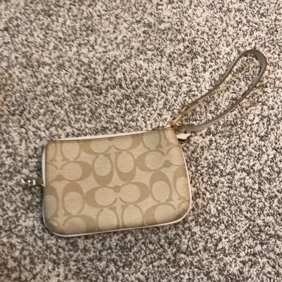 Coach wristlet - Picture 2 of 5